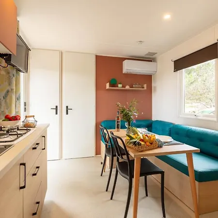 Le Pinedou, Mobil-home Niche Sous Les Pins Avec Jolie Vue Nyaraló