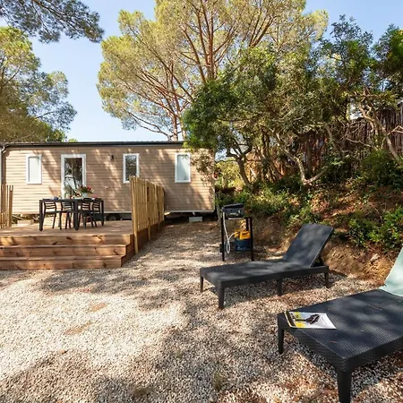 Nyaraló Le Pinedou, Mobil-home Niche Sous Les Pins Avec Jolie Vue Hyères